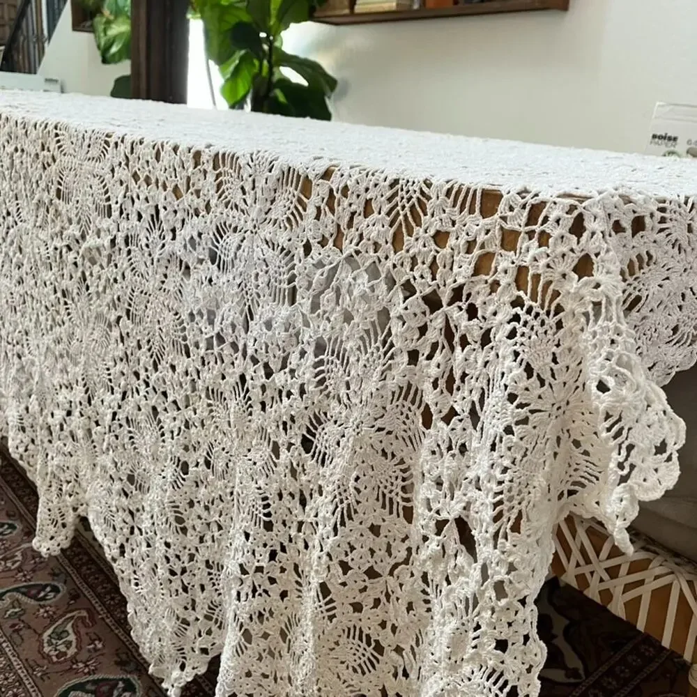 Vintage Handcrafted Off White Crochet Round Tablecloth Scalloped Edge 90x90